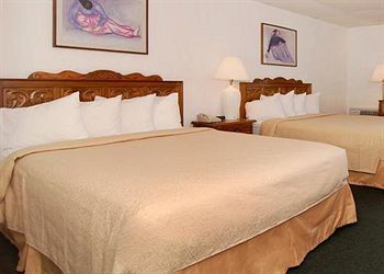 Quality Inn Taos 02.[1]
